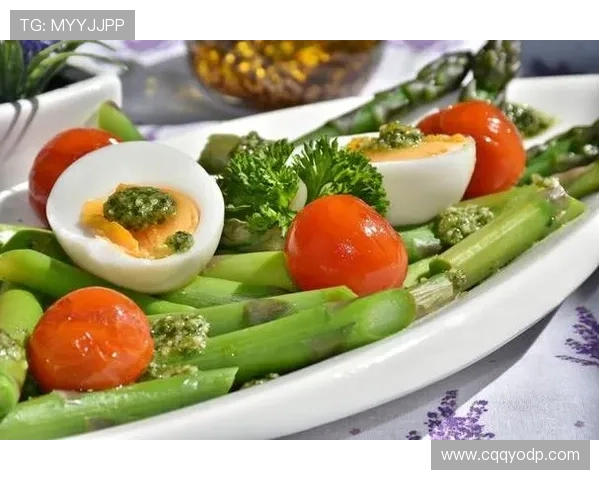 足球明星的日常饮食揭秘:如何通过饮食提升竞技状态与身体素质